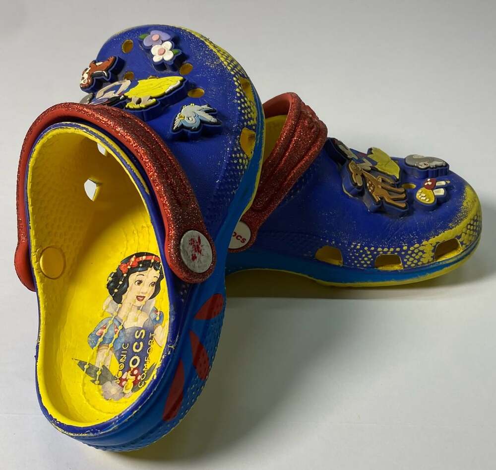 Crocs Disney Snow White Classic Clog Size C 11 Blue Red